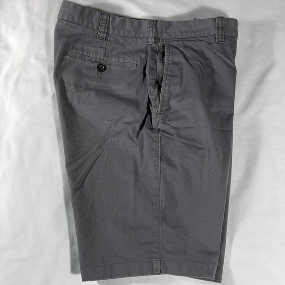 J. Crew mens charcoal grey Stretch basic flat front 10" chino shorts - size 32 - Picture 10 of 12